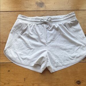 ZYIA White Women's Shorts